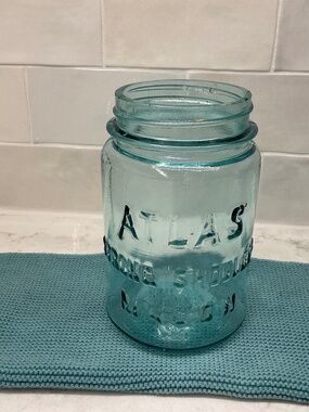 Atlas Strong Shoulder Mason Pint Aqua Blue Glass Jar #1